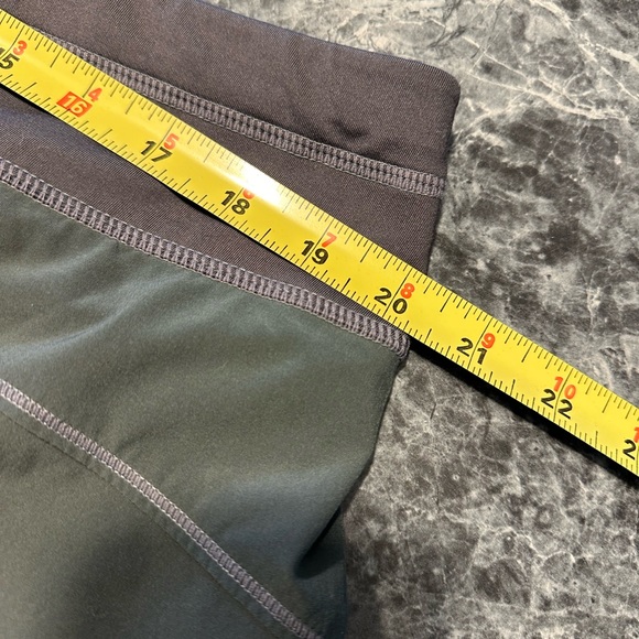 Athleta gray slightly flared skort with built in shorts… Hidden back pocket.. XL - Picture 14 of 14